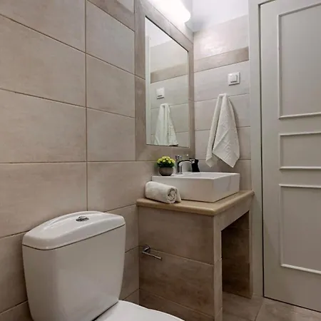 Cassia - Ground Floor 100m To *